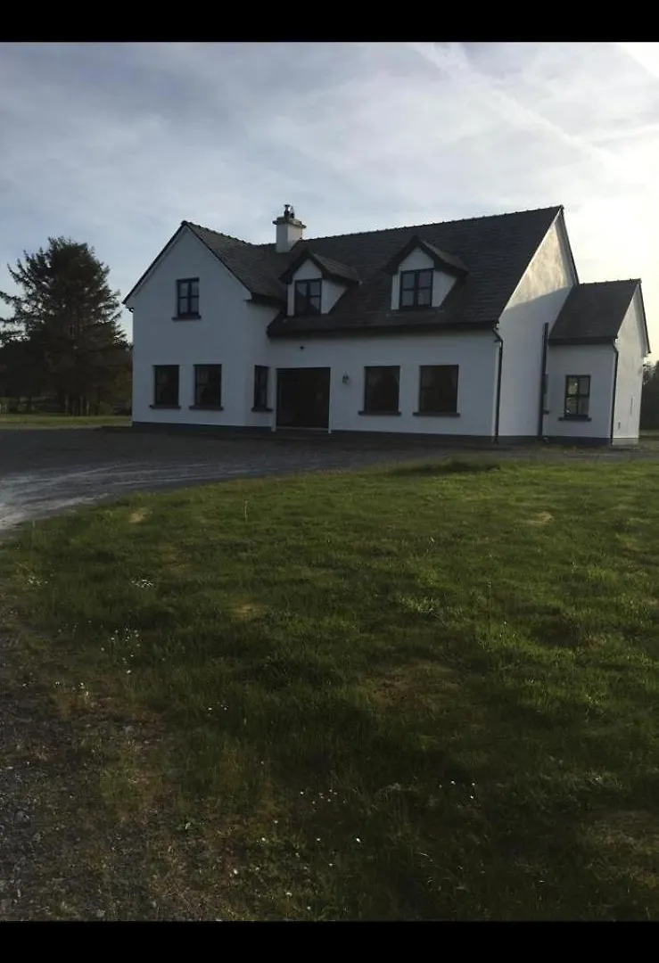 Fabulous 4 Bedroom House, Gateway To Connemara 戈尔韦