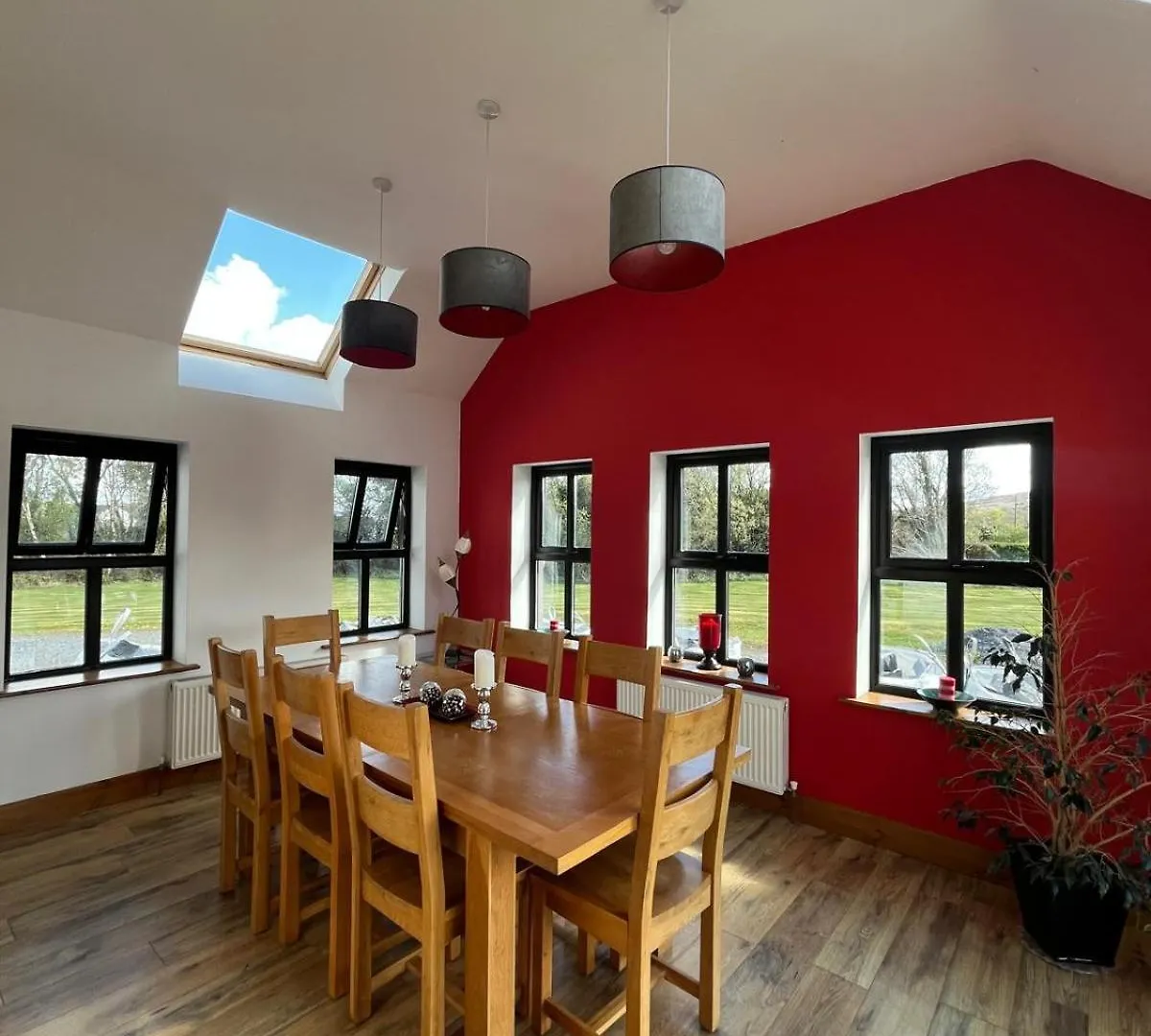 Fabulous 4 Bedroom House, Gateway To Connemara 戈尔韦